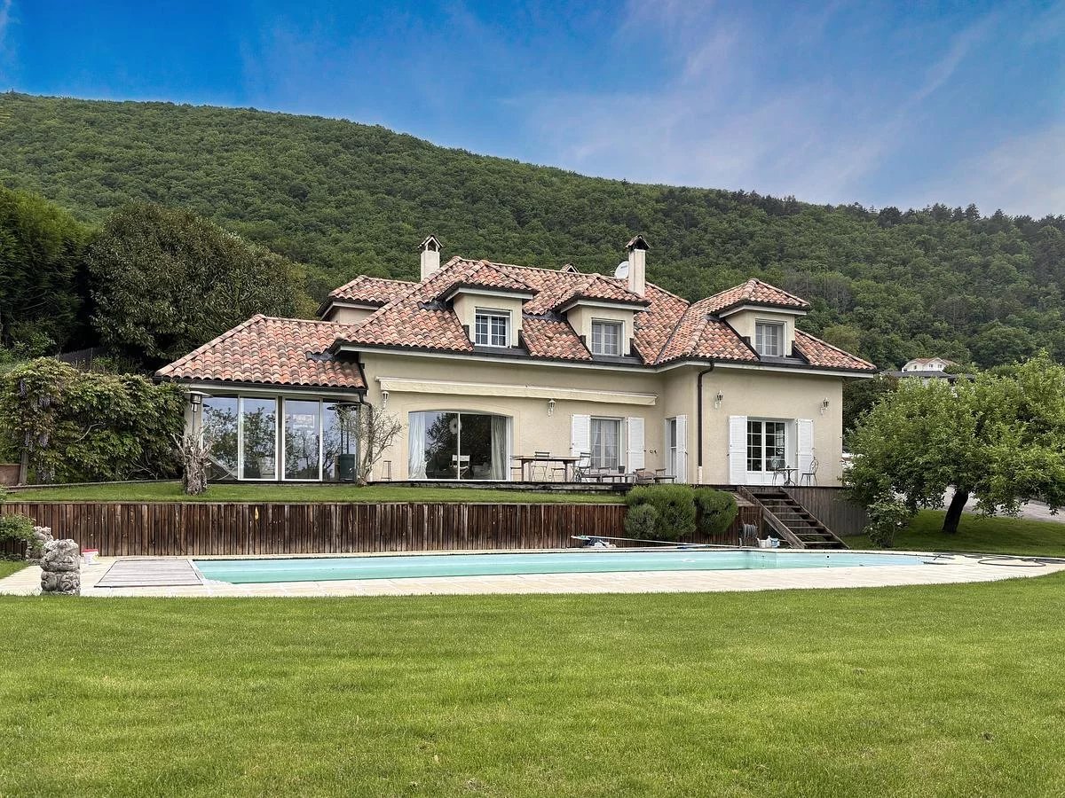 An Exceptional Property in the Heart of Nature, at the Gates of Geneva