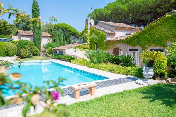 Luxury Villa for Sale in Sainte-Maxime | Private Legacy Estate — photo 1
