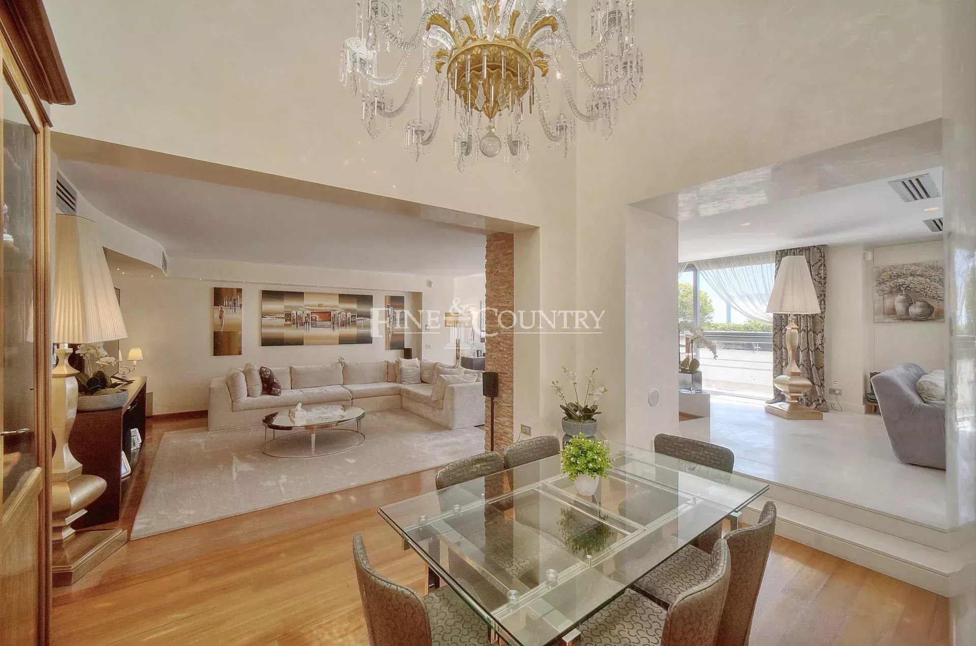 Photo of Penthouse-Villa for sale on the edge of Monaco, with sea Views