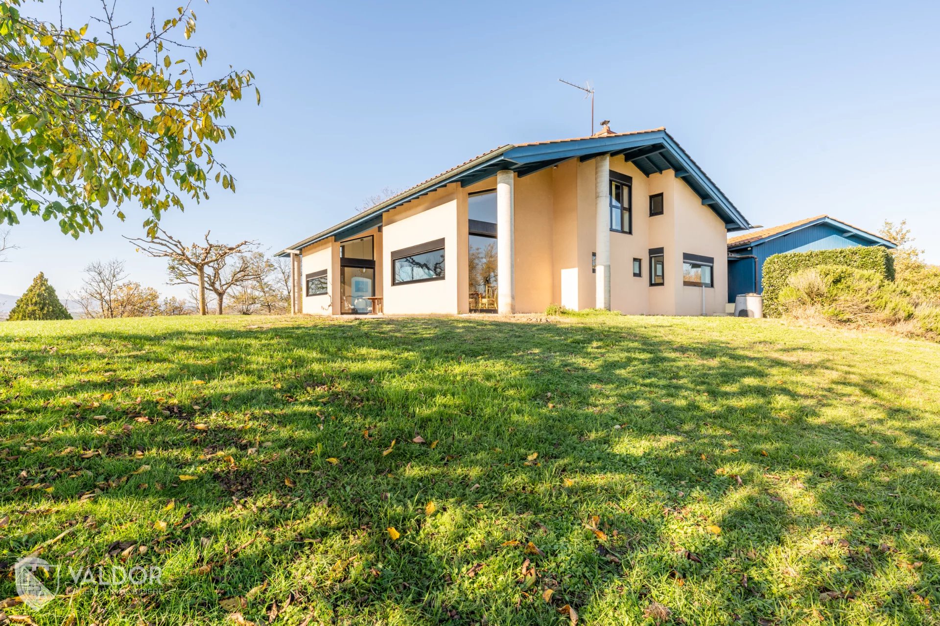 Maison d'architecte - Lozanne - 200m2 - Terrain 2468m2