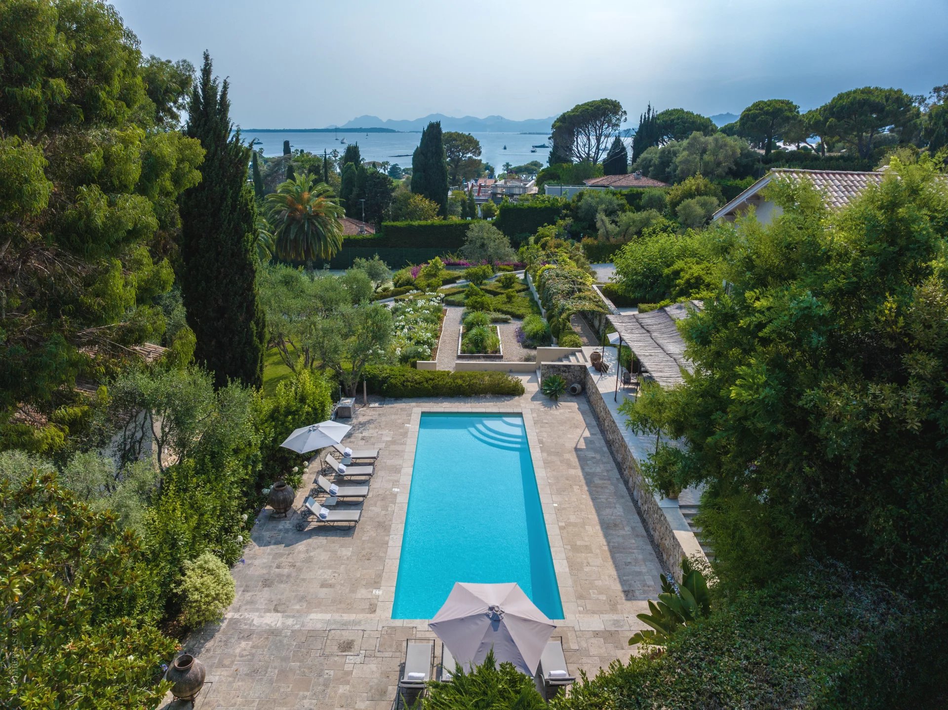 Cœur de Cap d’Antibes ,Luxueuse villa à louer pour les meilleurs moments - Photo 4