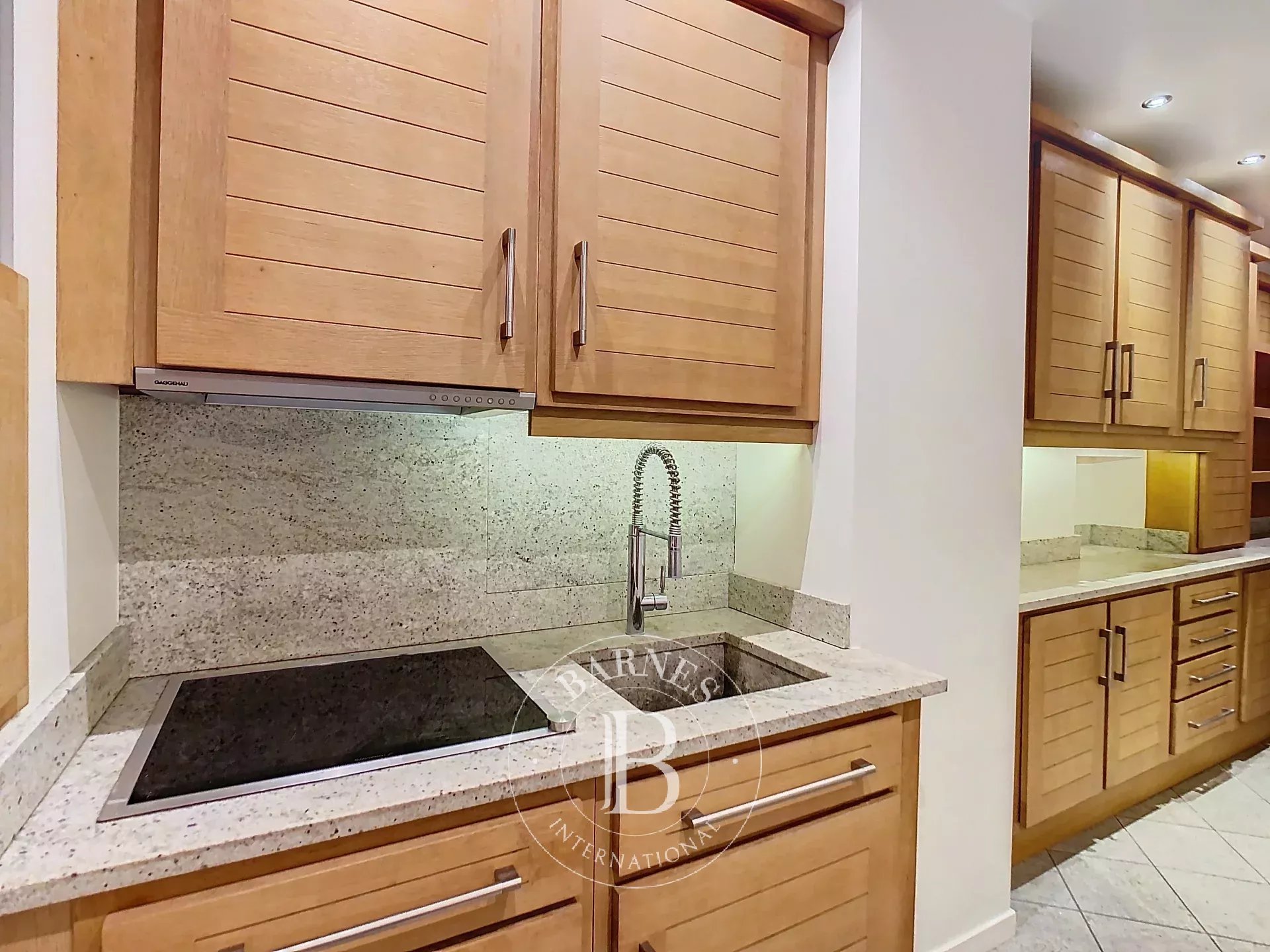 Daire Paris 8ème - picture 8