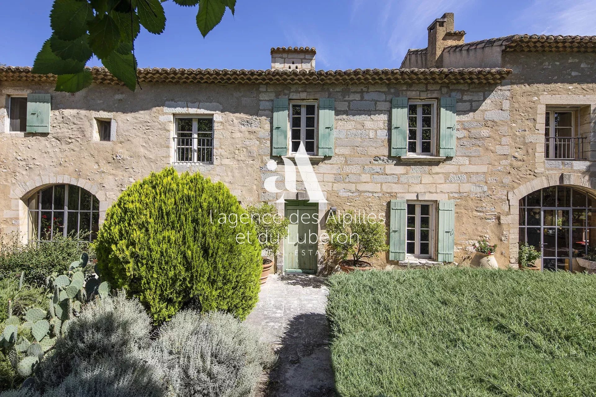 à vendre maison Barbentane Alpilles cour