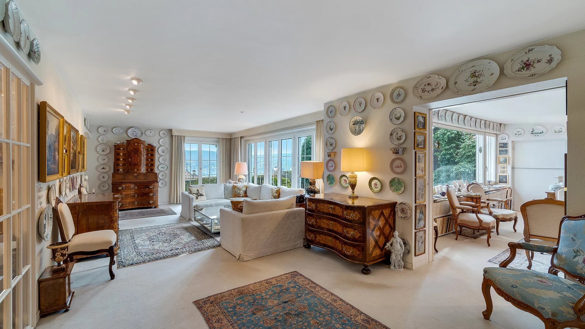 Charming villa with a stunning lake view