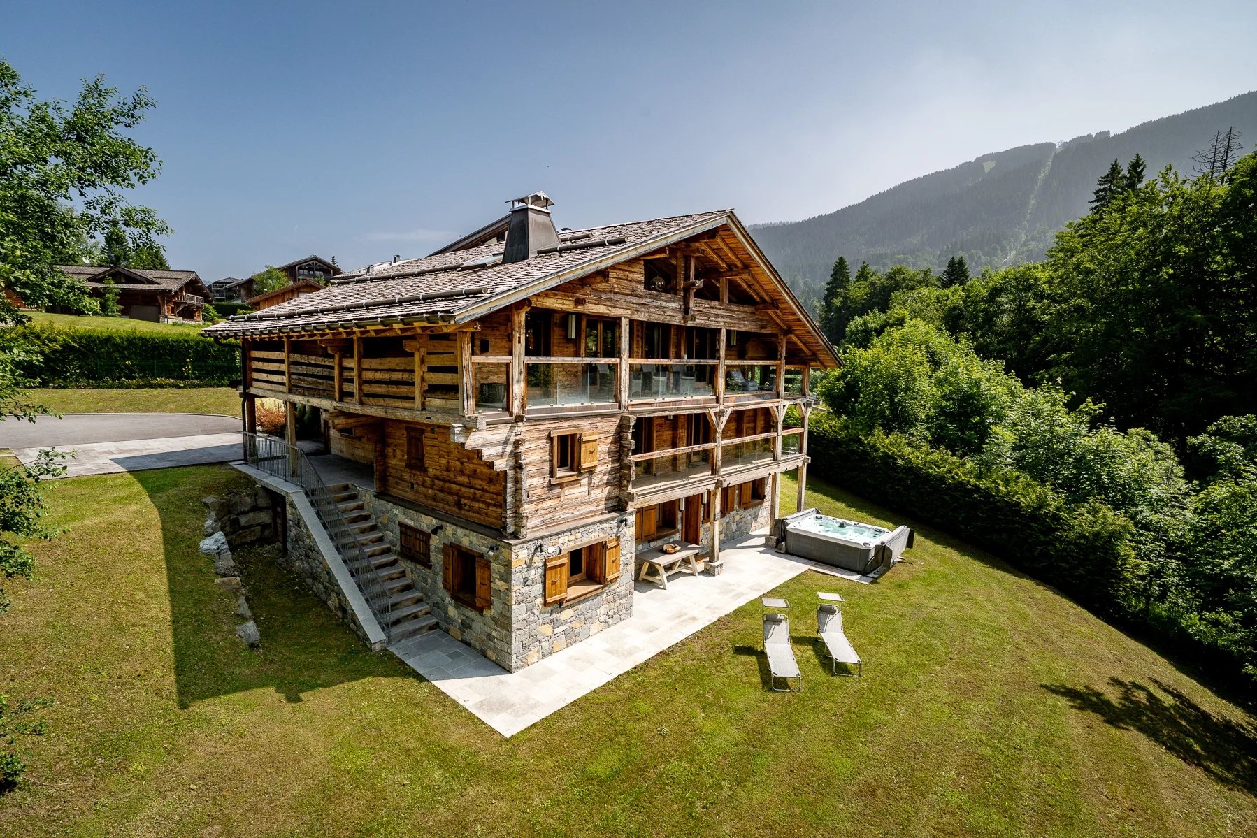 LES CARROZ - A magnificent, recently renovated 6-bedroom farmhouse in Les Carroz Accommodation in Chamonix