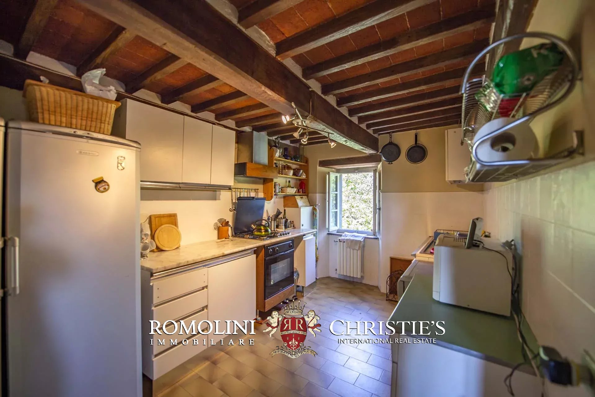 MANOR HOUSE FOR SALE IN CAPRESE MICHELANGELO, TUSCANY