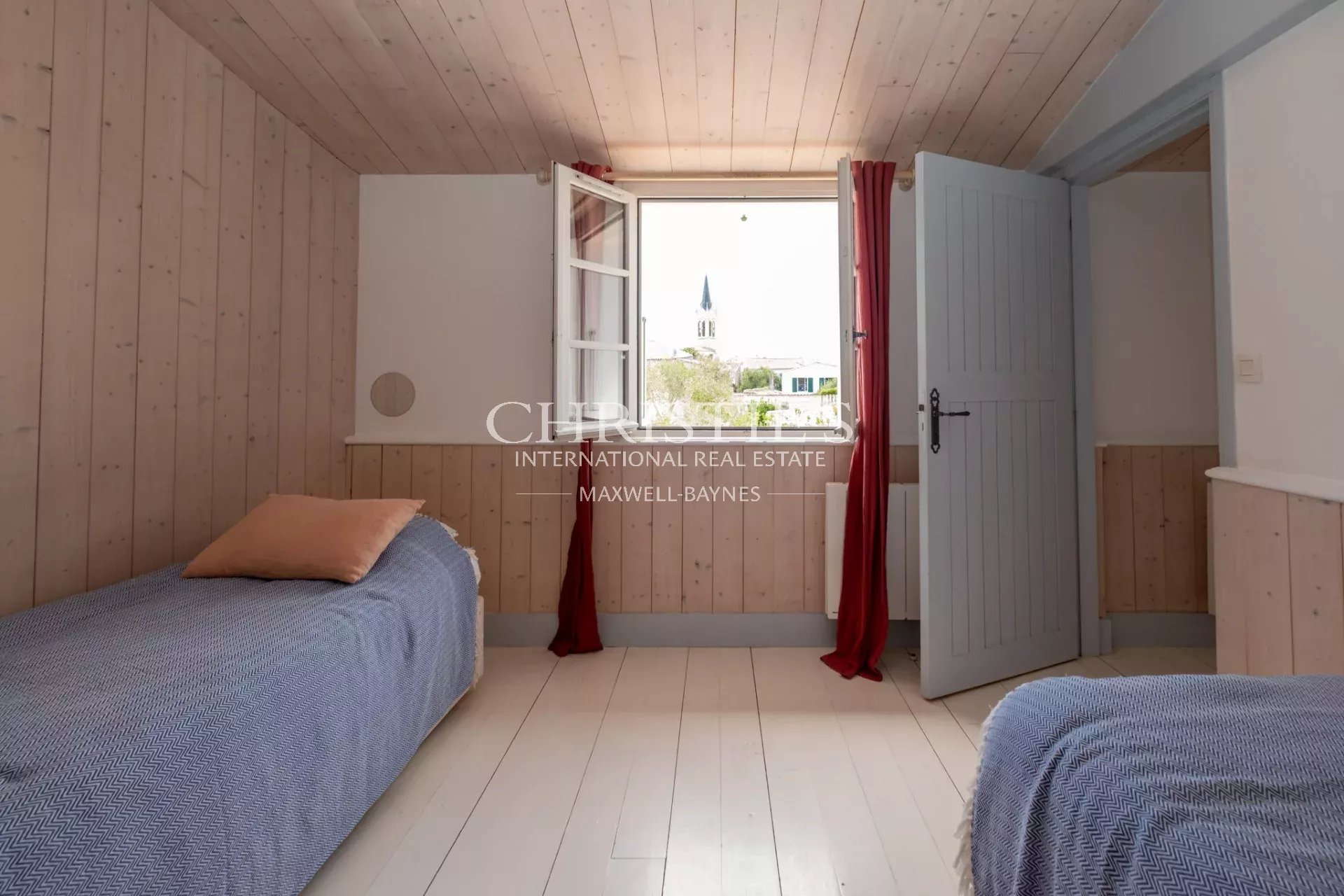 6 Bedroom Villa/Townhouse's Image 4