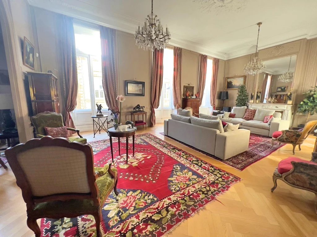 Appartement 5 pièces – Bordeaux centre