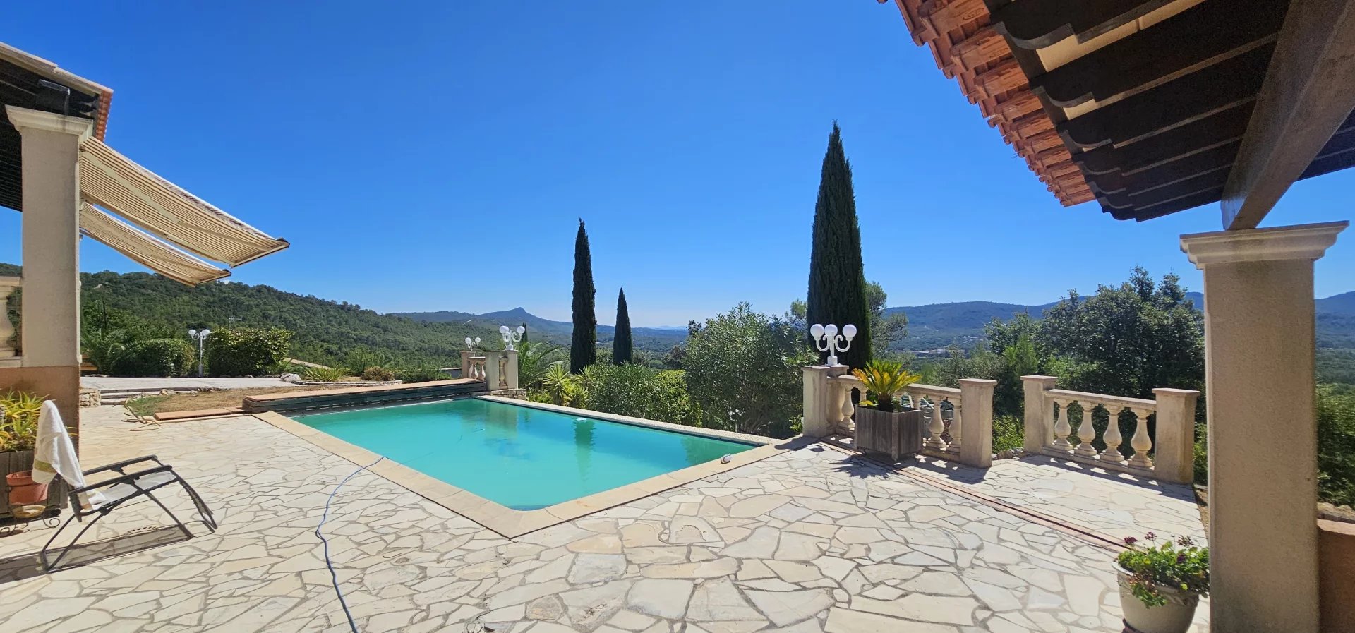 Superbe villa de plain-pied de 126 m² avec piscine à débordement – Garéoult