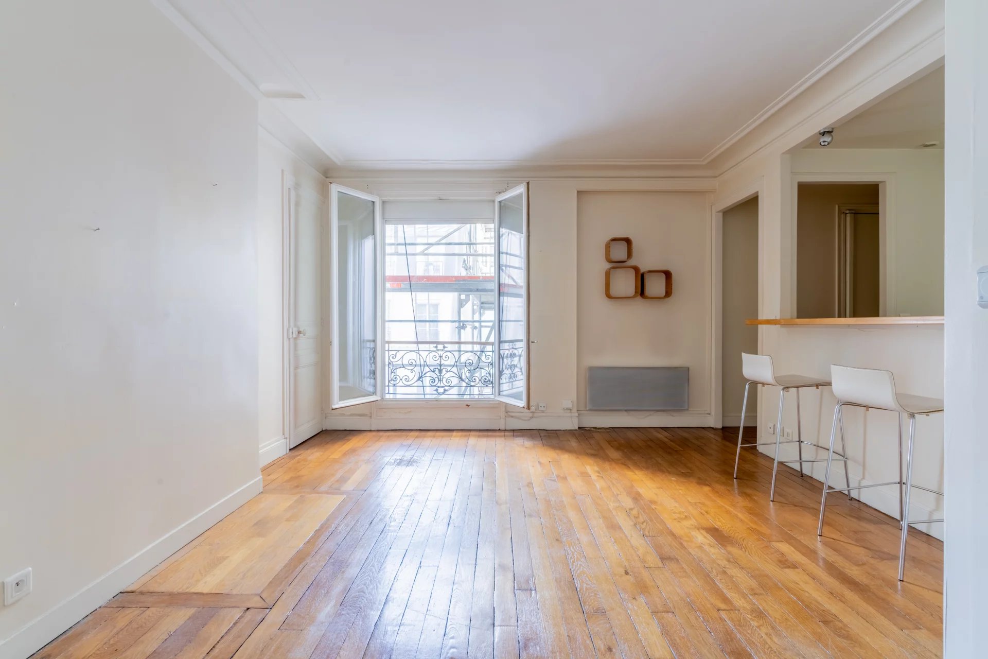 Beau studio en étage élevé