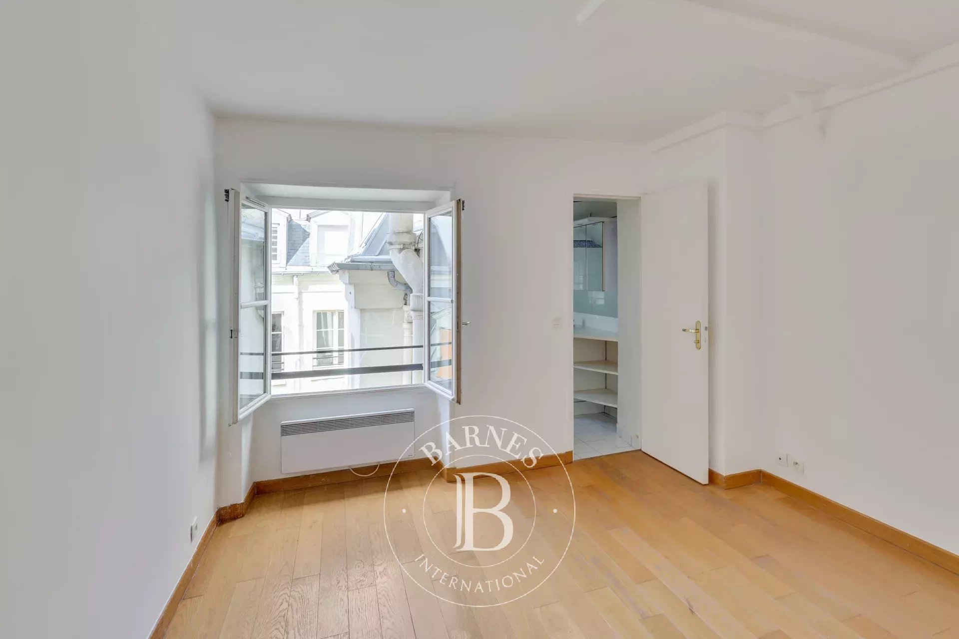 Paris 6 - Dragon - 2 rooms - top floor - view - picture 10