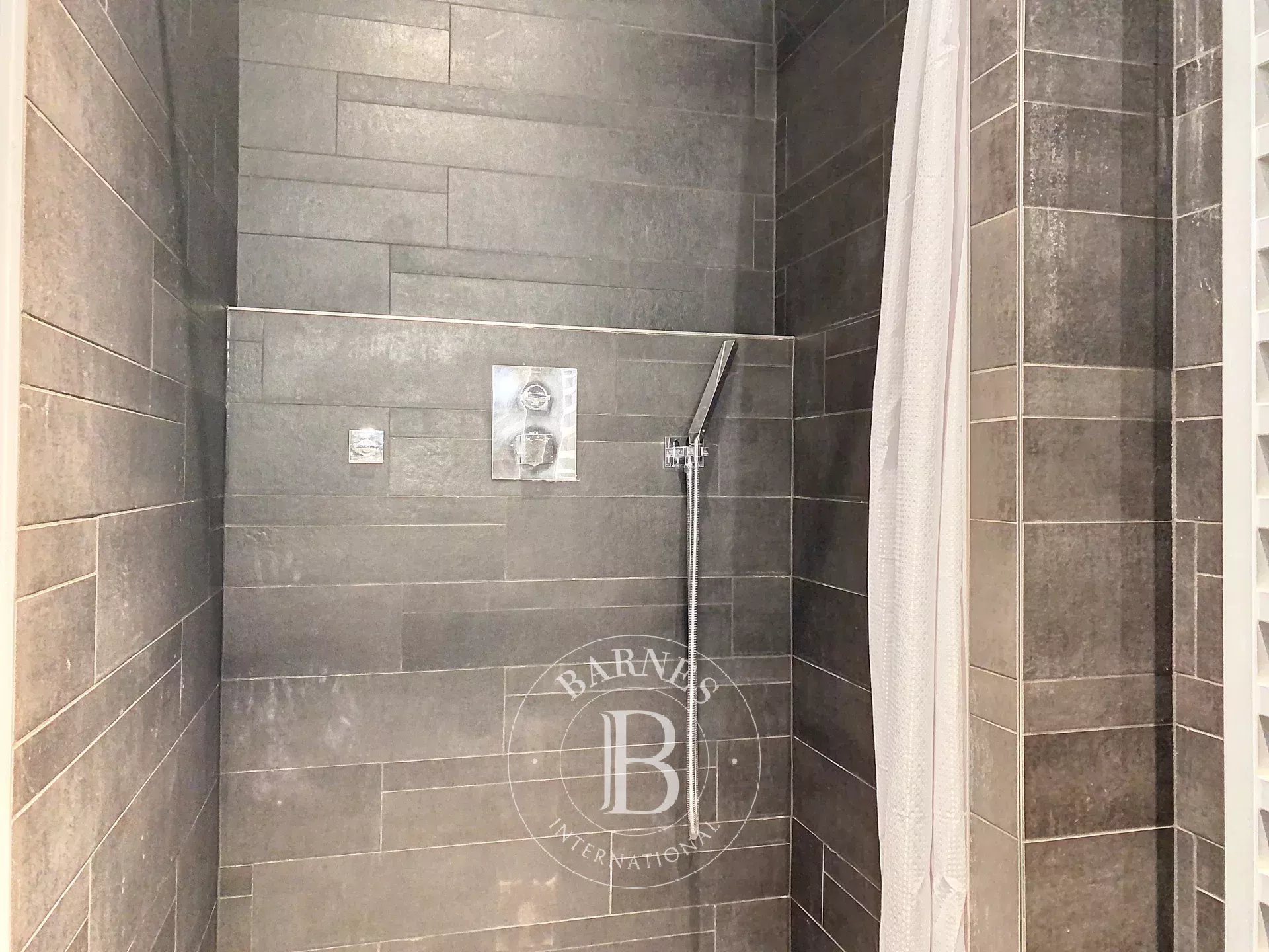 Ev Paris 18ème - picture 16