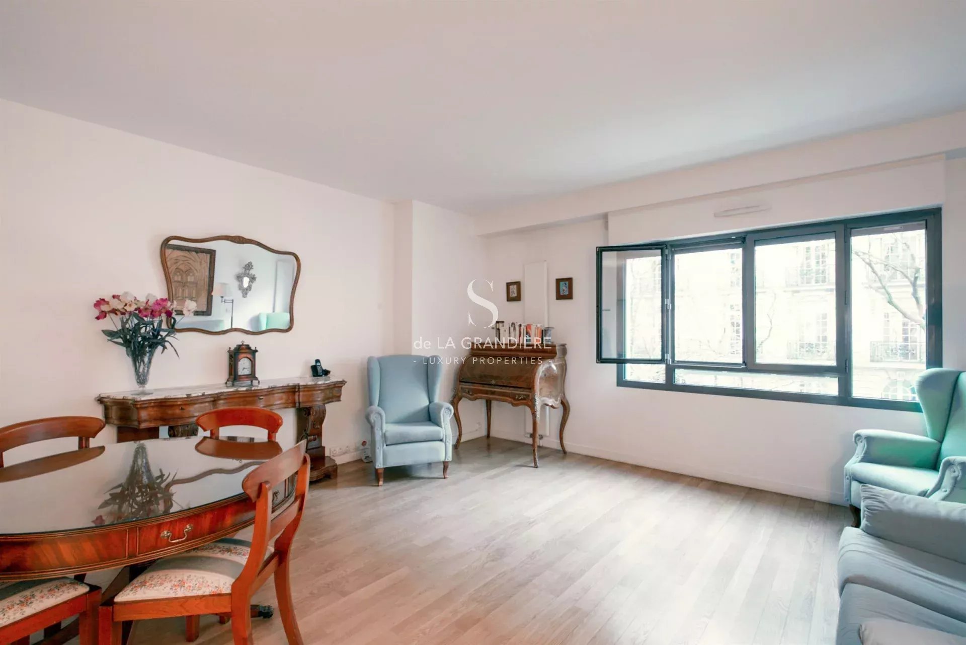 Paris 16ème - avenue Raymond Poincaré - 84m2