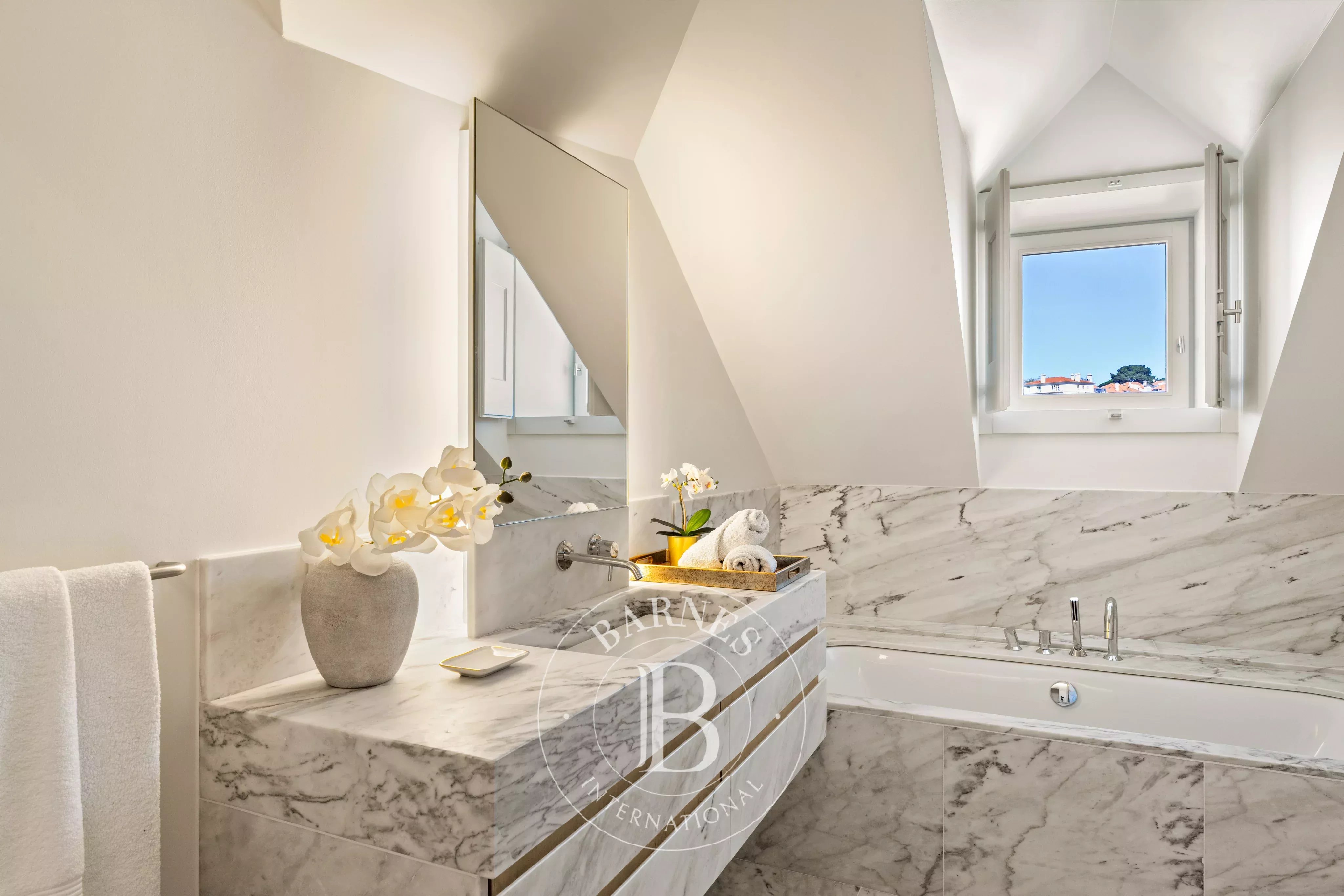 Jardin et vue sur la mer