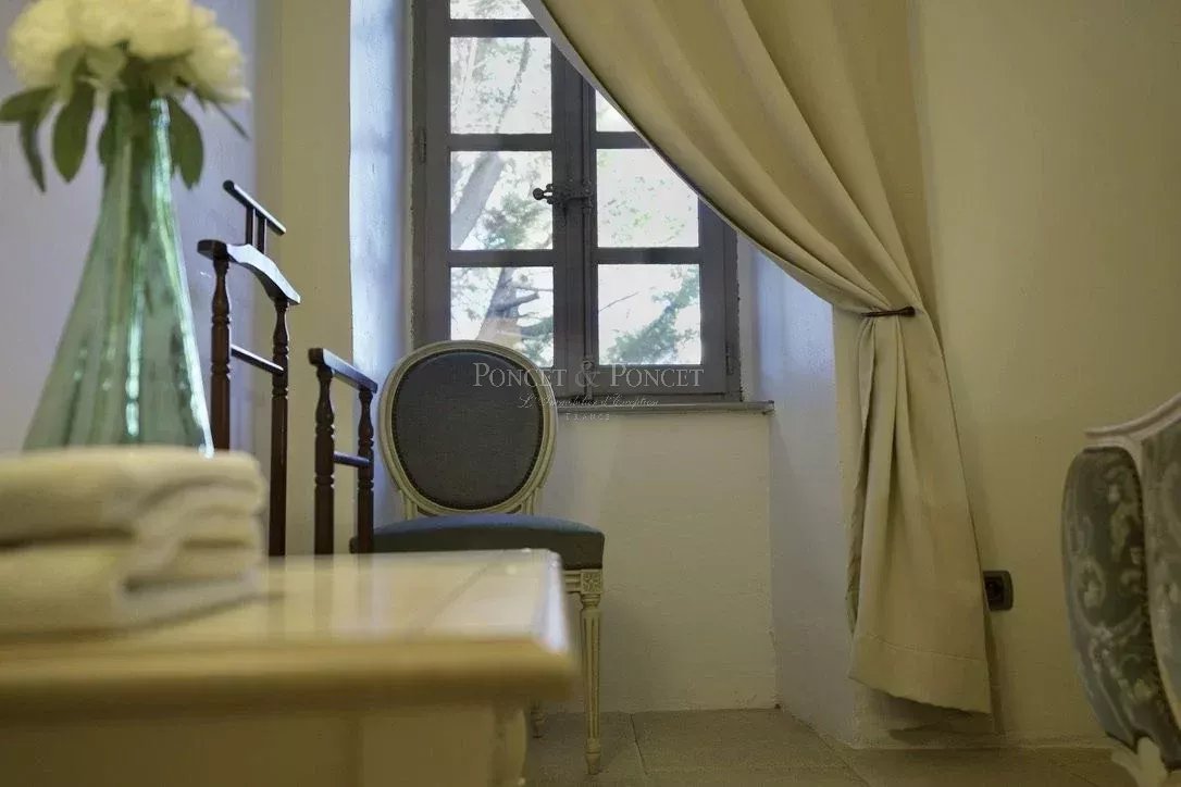 8 Bedroom Villa/Townhouse's Image 16