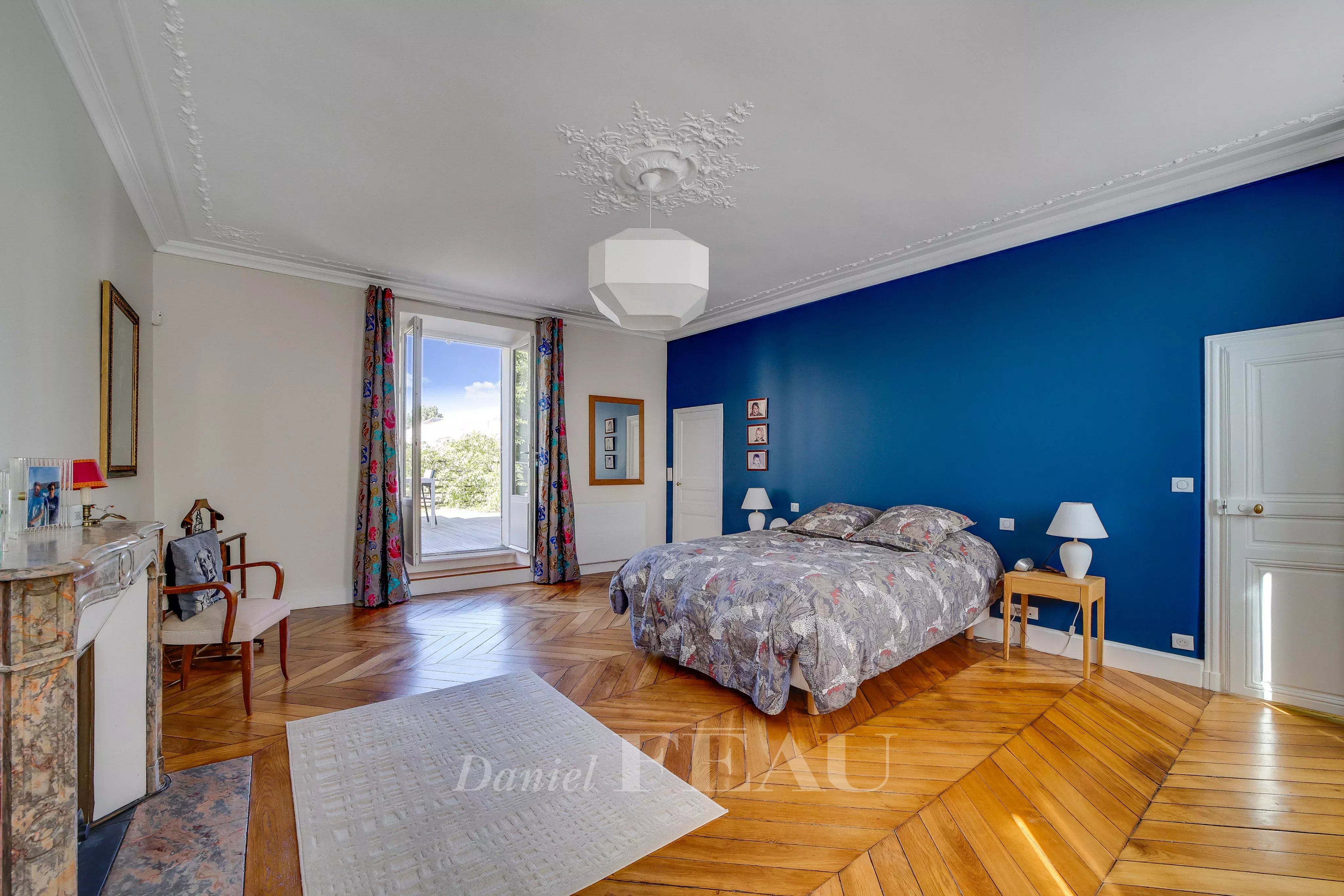 La suite parentale dispose d'une terrasse