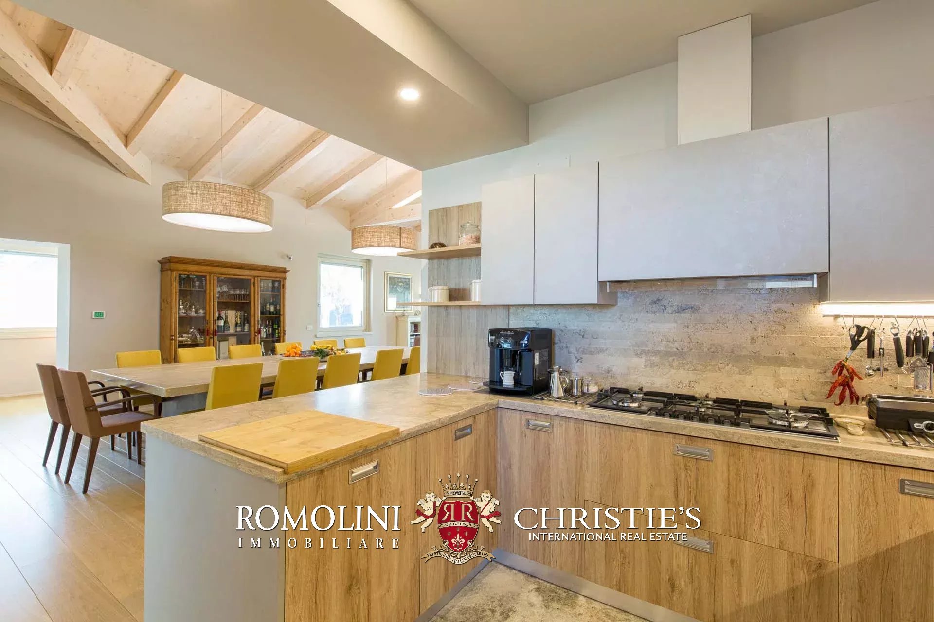7 Bedroom Villa/Townhouse's Image 40