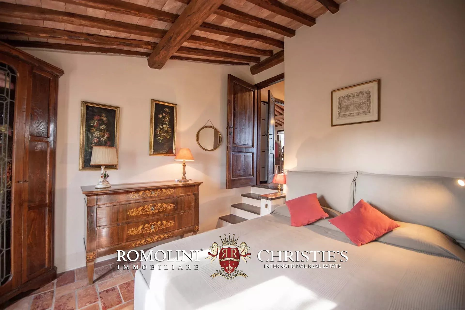 6 Bedroom Villa/Townhouse's Image 32