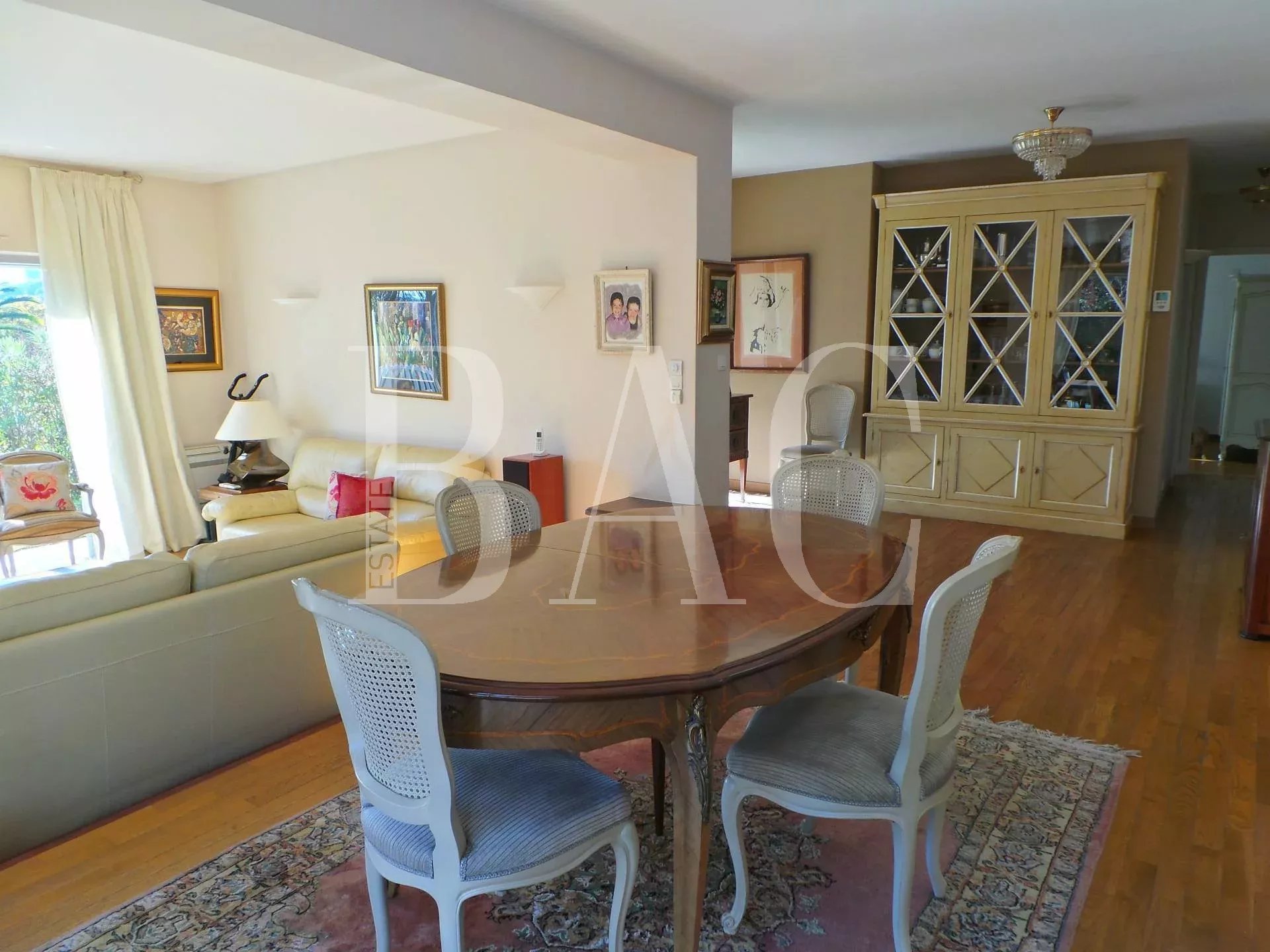 Villa dans un quartier résidentiel