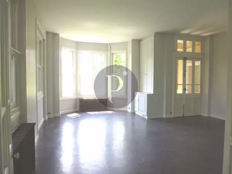location-maison-8-pieces-verrieres-le-buisson-83872832