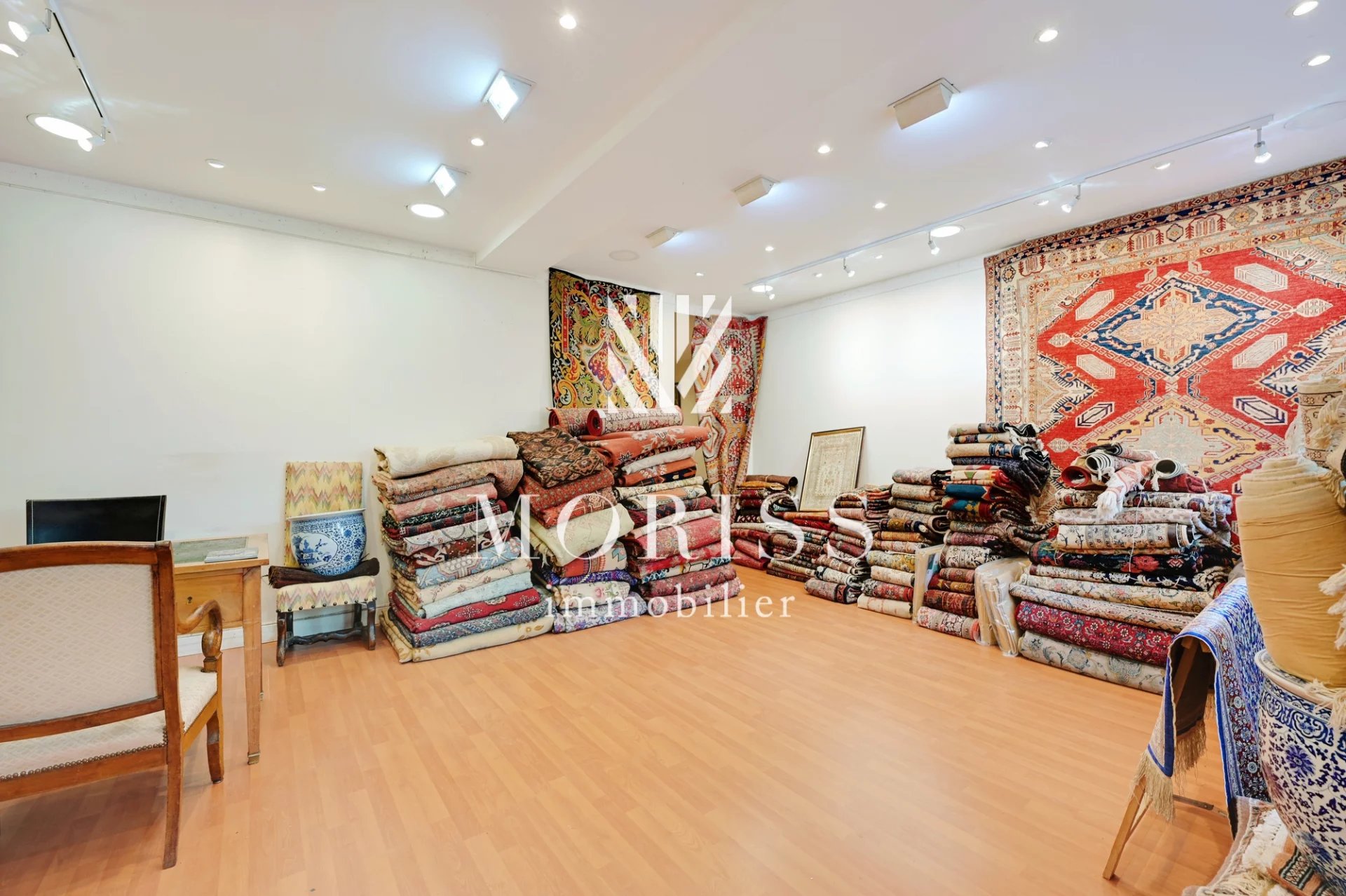 Boutique Antiquaire - Image Array