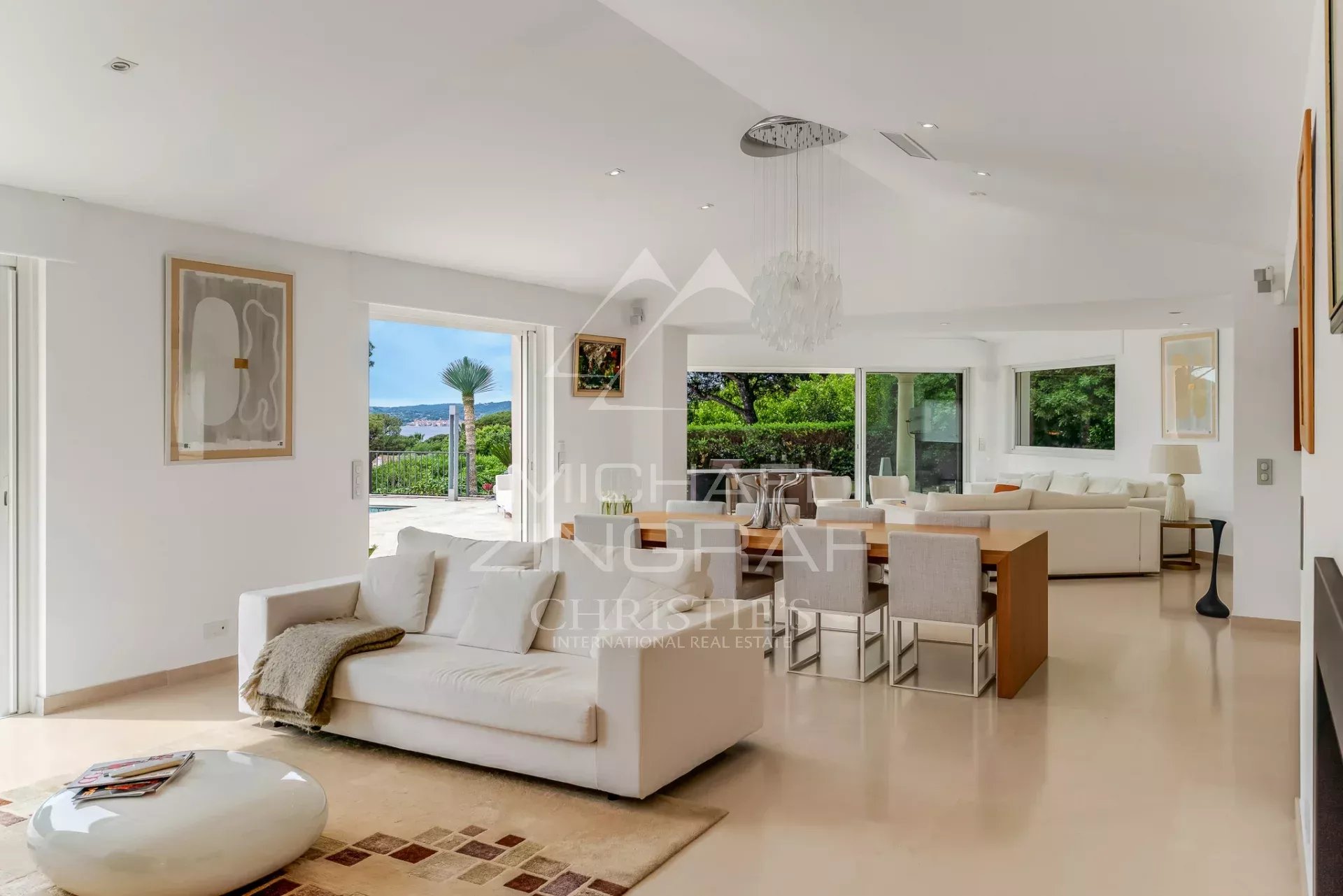 4 Bedroom Villa/Townhouse's Image 3