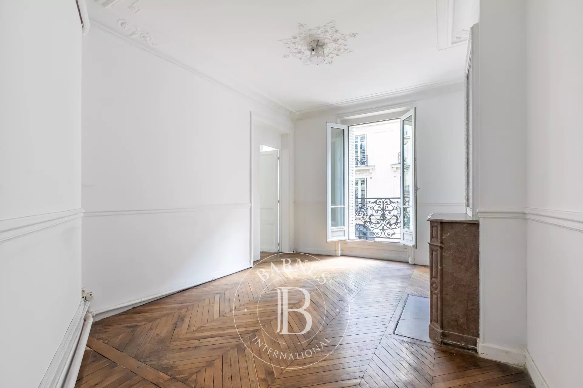 Daire Paris 8ème - picture 10