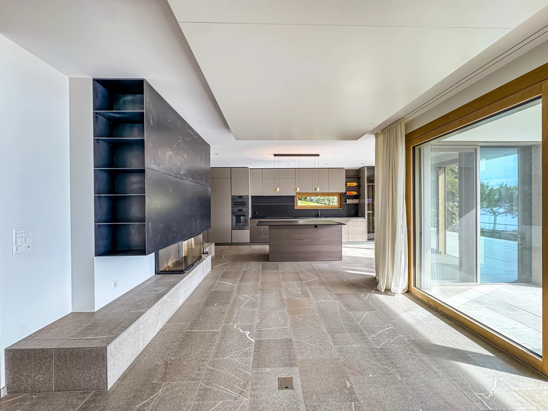 Villa d'exception en première ligne du lac !