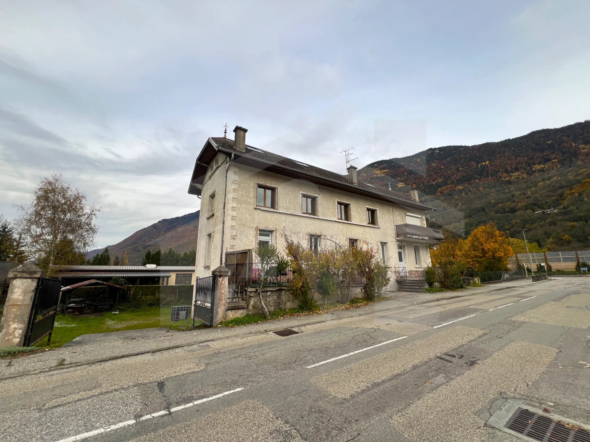 IMMEUBLE DE RAPPORT - 331m2