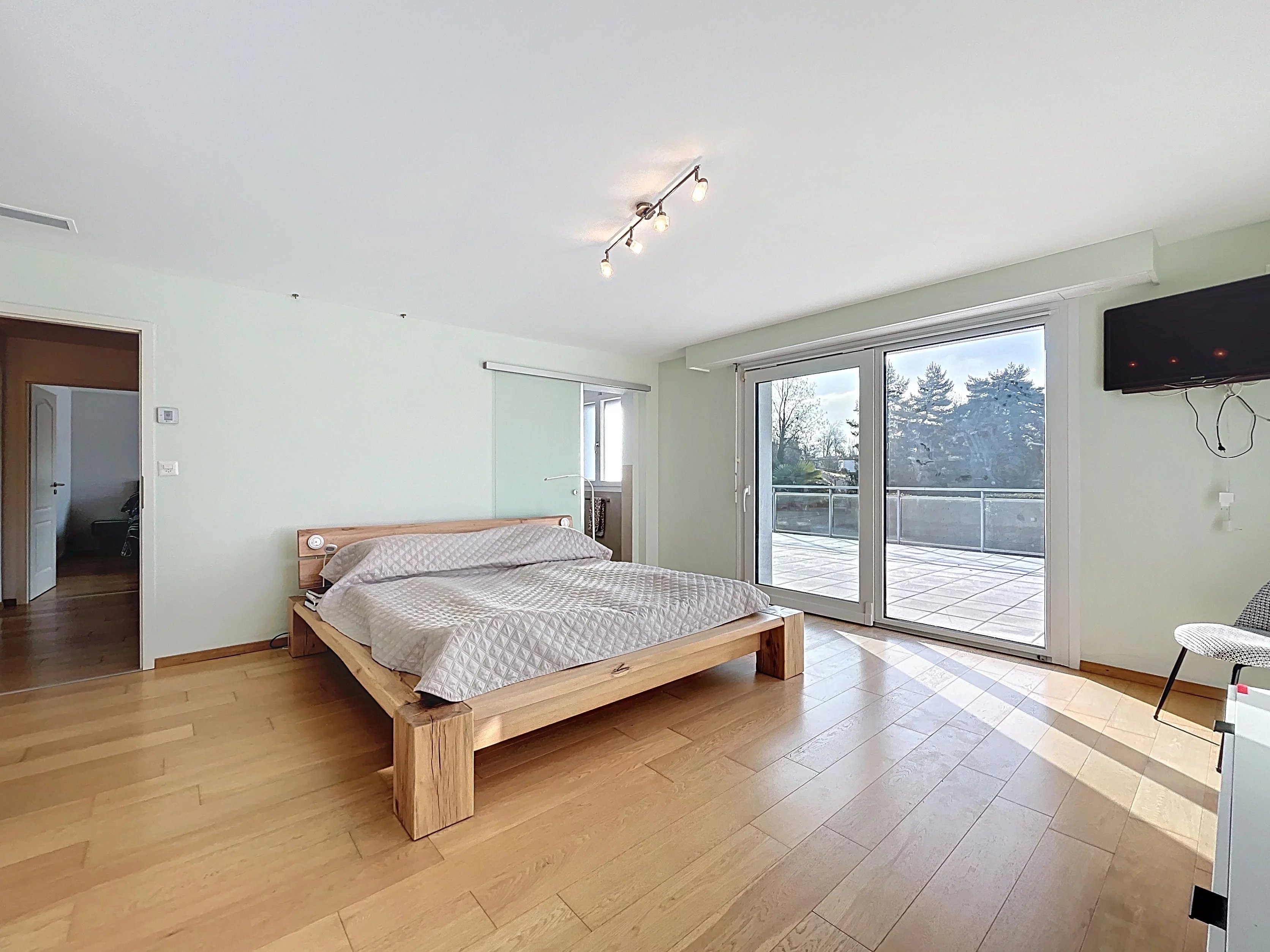 Villa lumineuse proche École Internationale