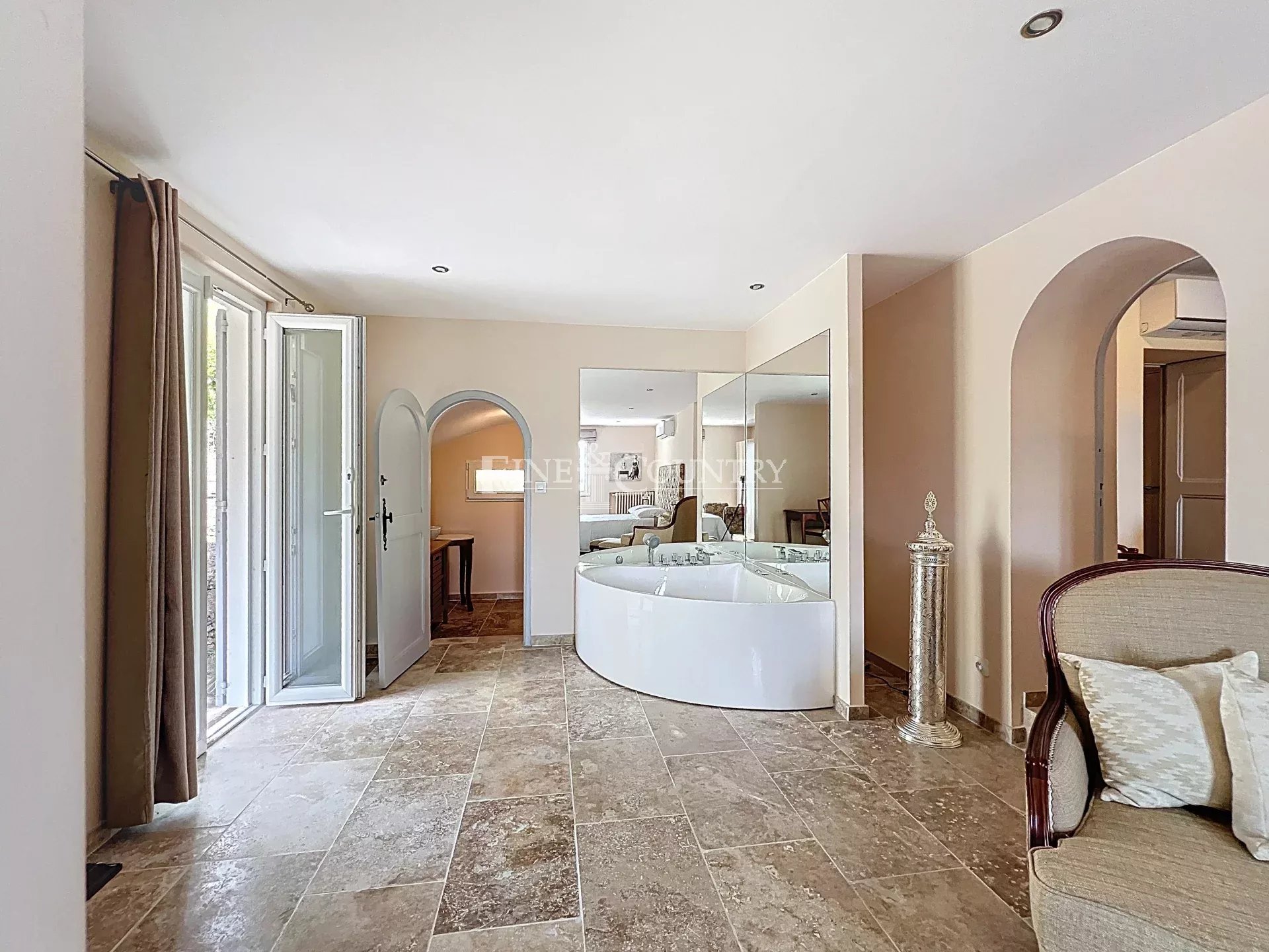 Photo of For sale Villa in Grasse with 3 apartments