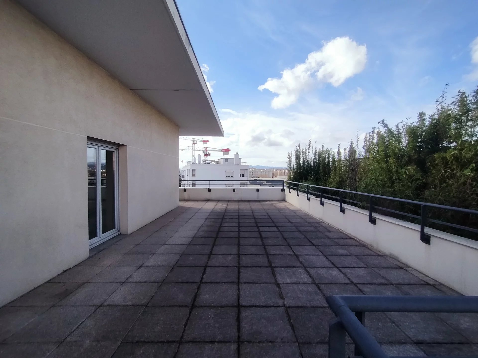 483223 Location Lyon 8ème