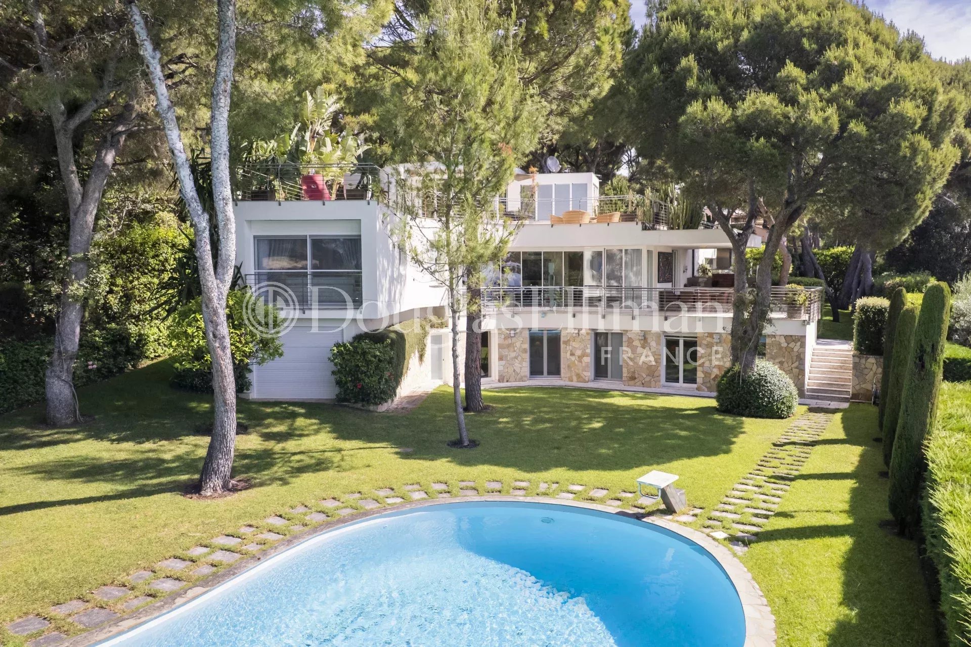 SAINT-JEAN-CAP-FERRAT – Exceptional Contemporary Villa with Panoramic Sea View - Picture n°3
