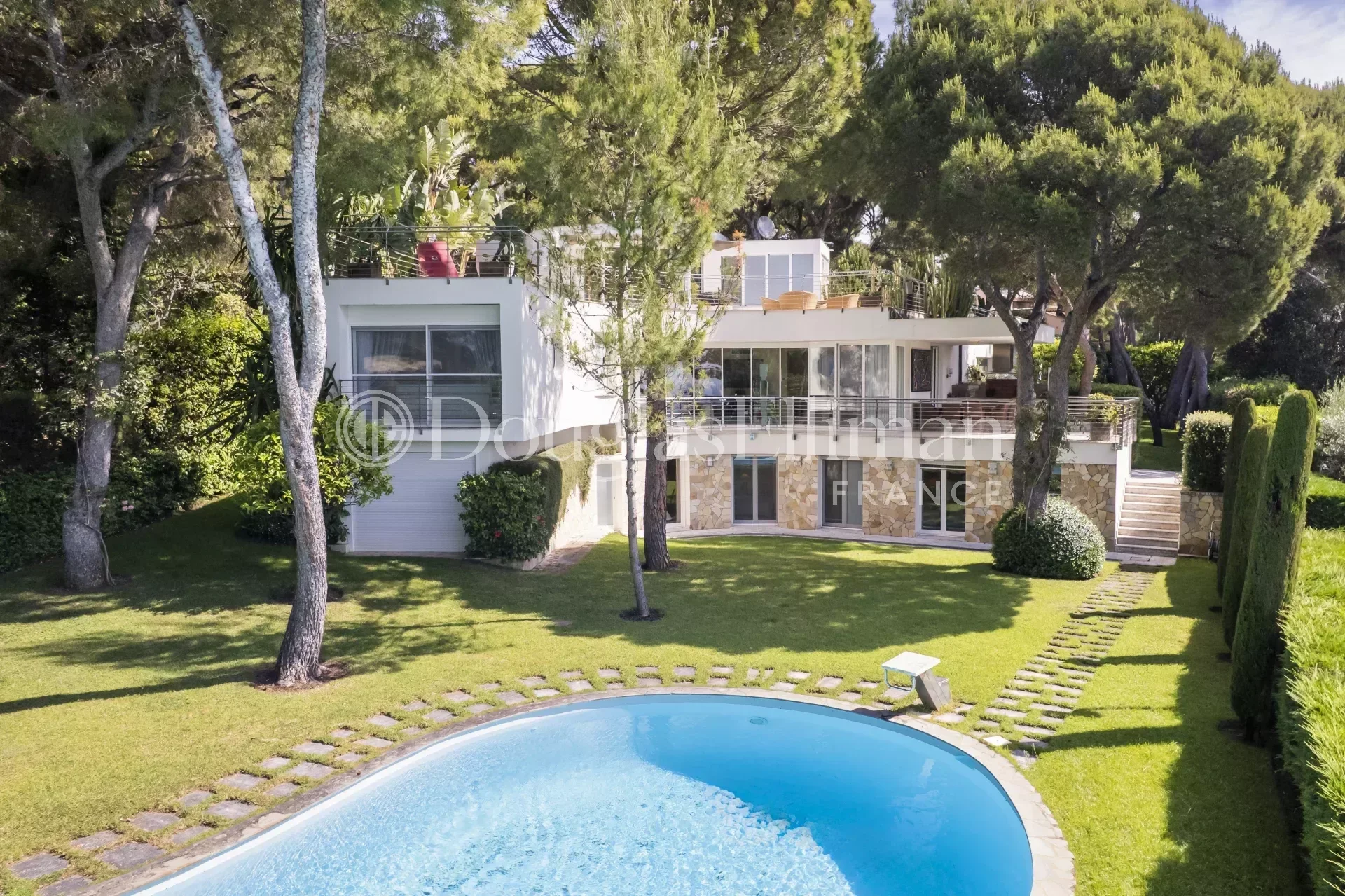 SAINT-JEAN-CAP-FERRAT – Villa contemporaine avec vue mer imprenable - Image nᵒ3