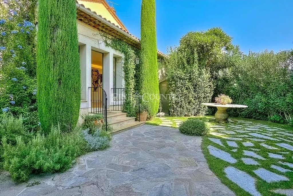 Villa for sale in Mougins — HOUSE FOR SALE IN MOUGINS VILLAGE