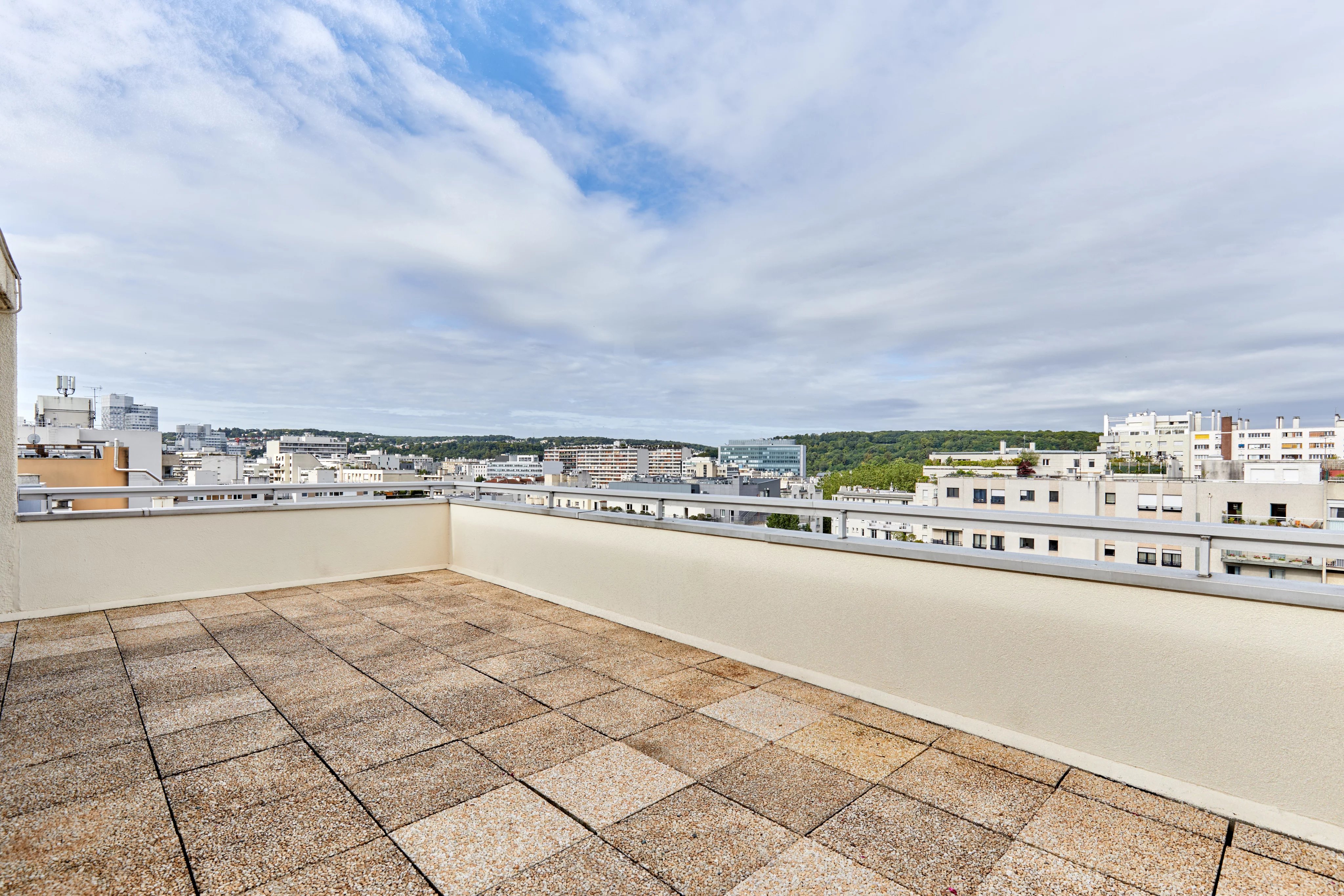 Boulogne-Billancourt  - A 3-bed apartment with a terrace