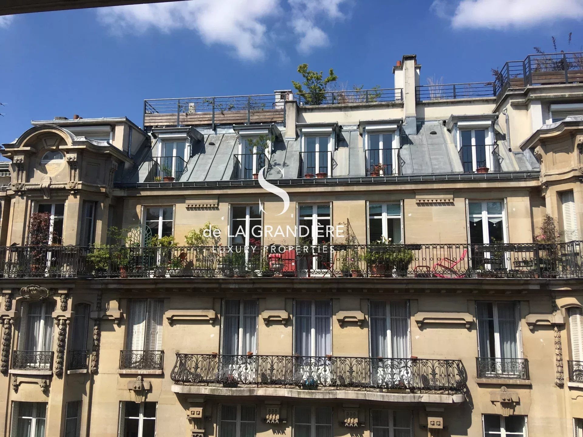 Paris 16 - Rue de la Pompe - Studio meublé  avec balcon