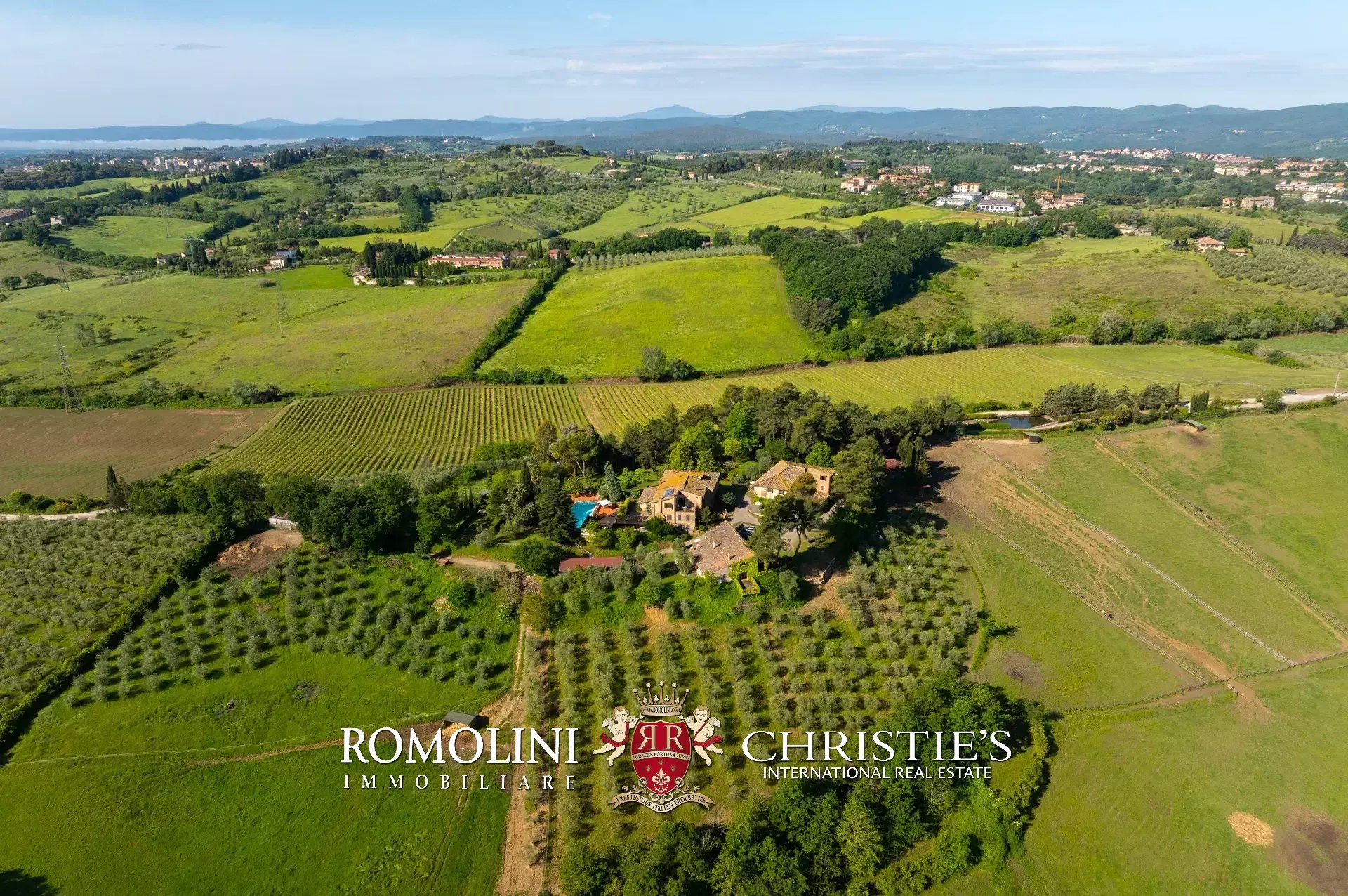 18 Bedroom Vineyard's Image 8