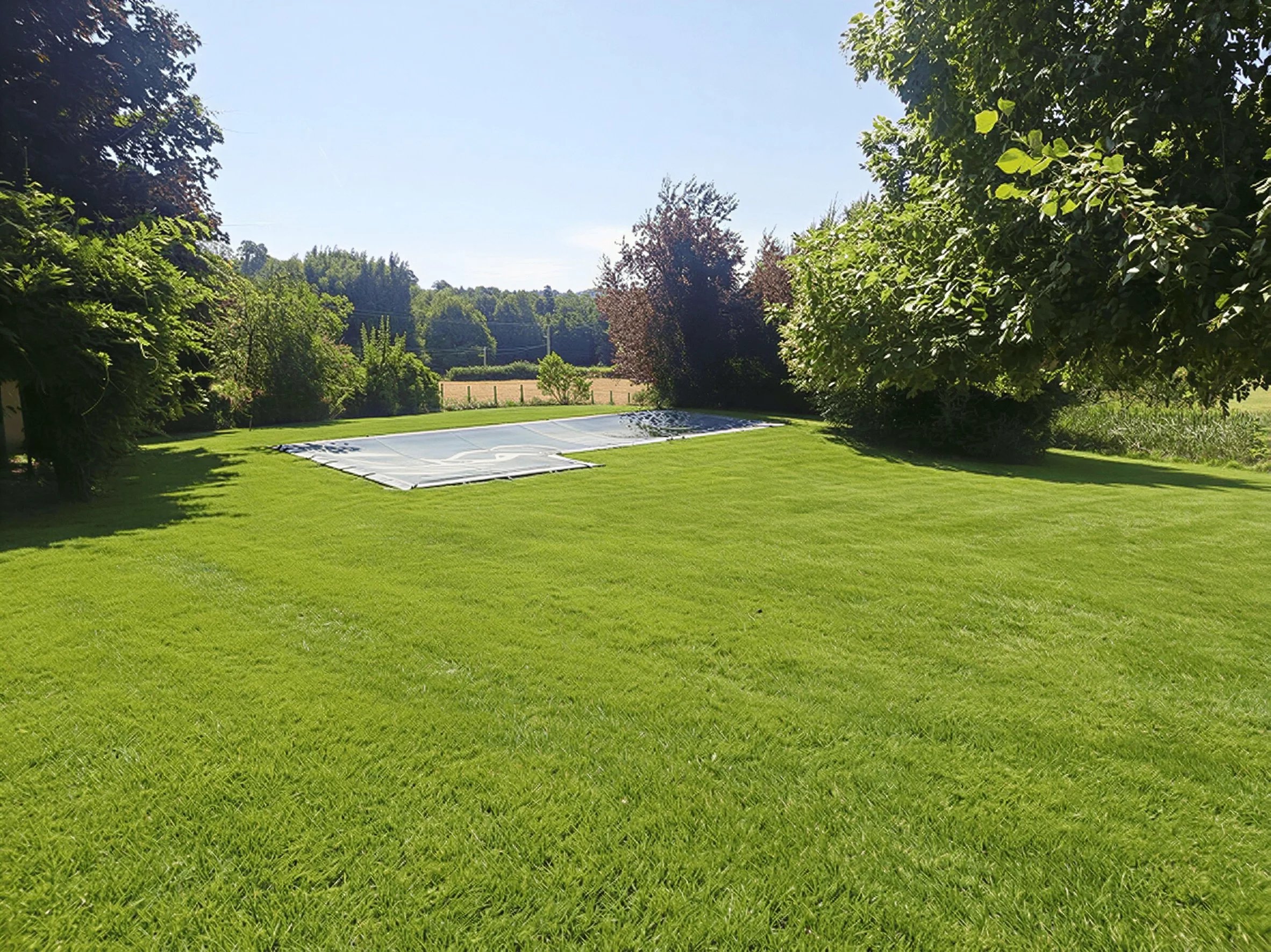 MAISON FAMILIALE DE CARACTÈRE AVEC PISCINE ET DE NOMBREUSES DÉPENDANCES — photo 3