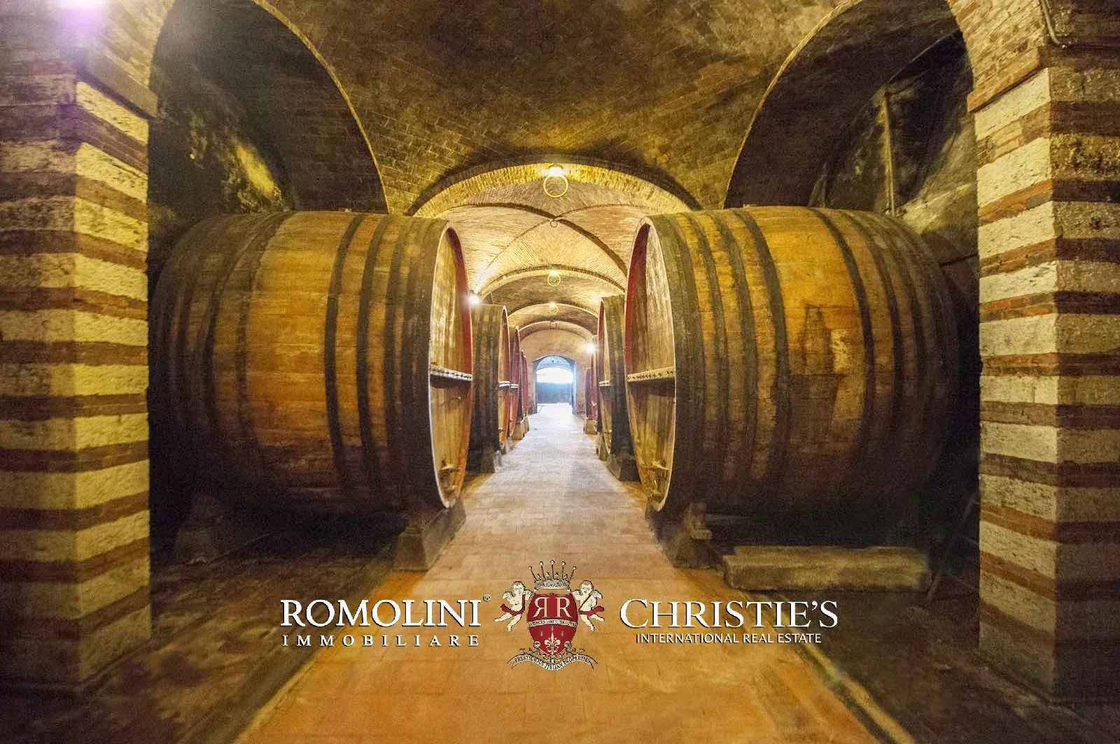 LUXURY HISTORICAL VILLA FOR SALE IN RADDA IN CHIANTI, TUSCANY