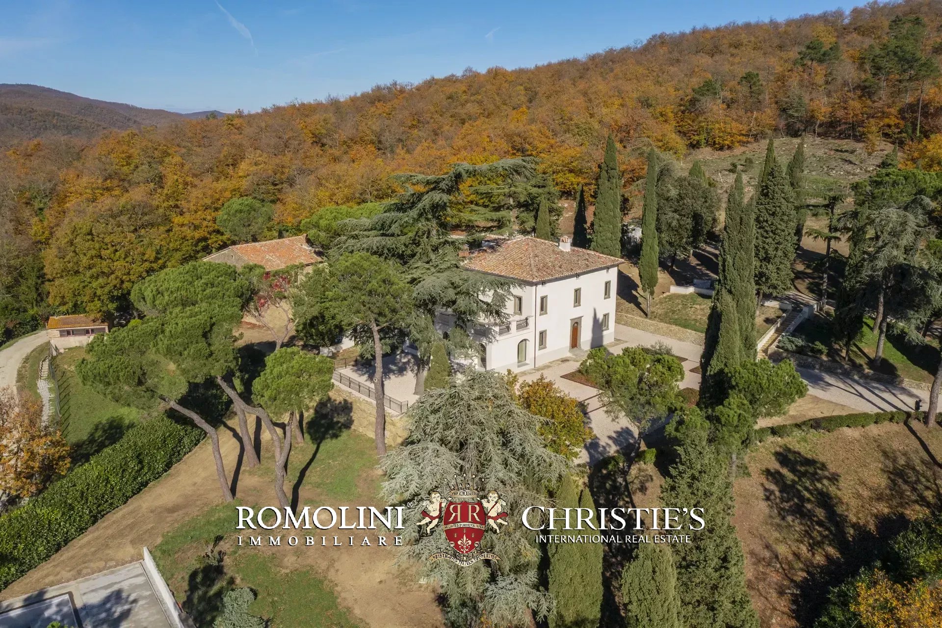 ART-NOUVEAU VILLA FOR SALE IN A PANORAMIC POSITION OVER LAKE TRASIMENO, UMBRIA