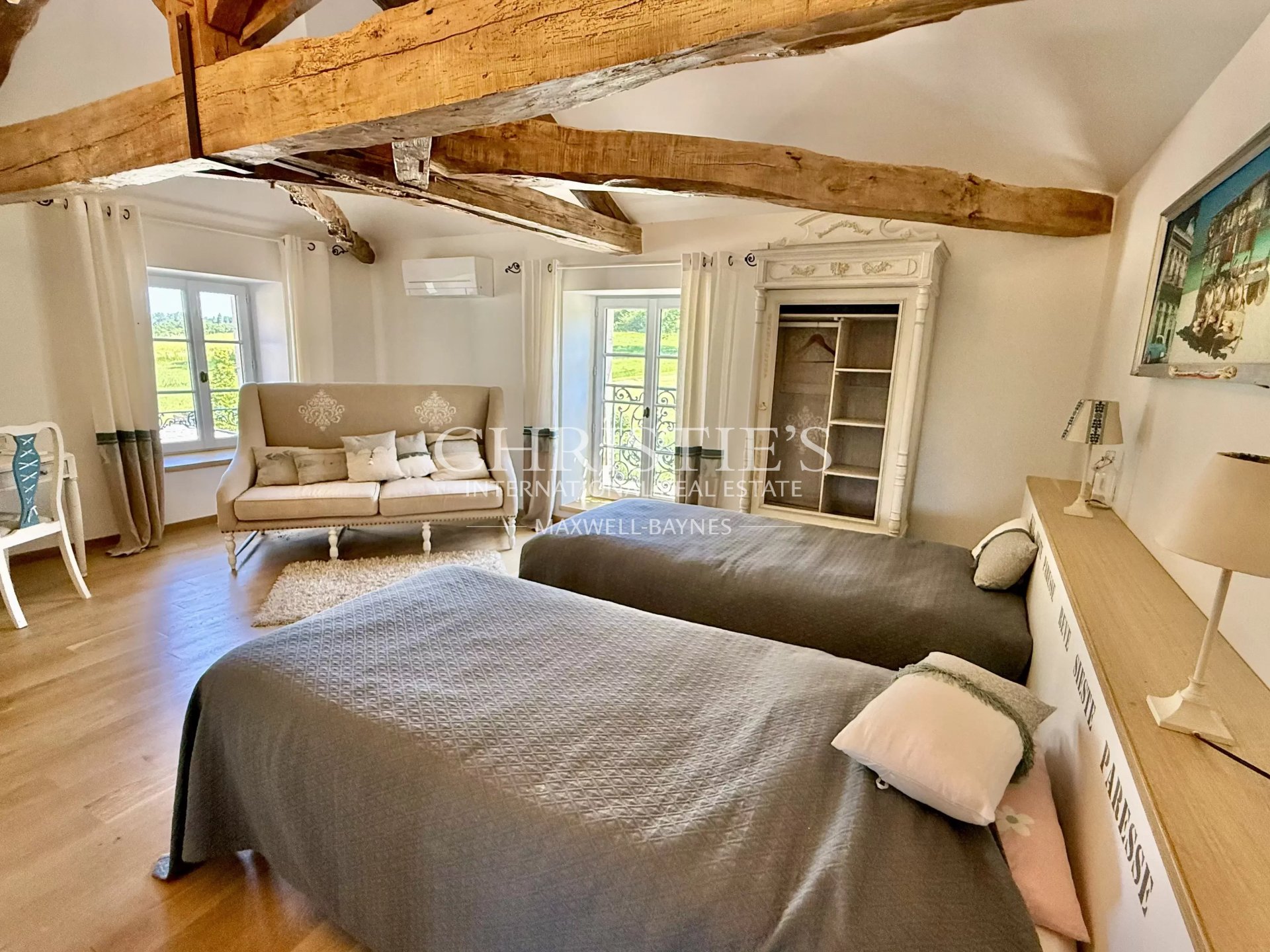 7 Bedroom Villa/Townhouse's Image 19