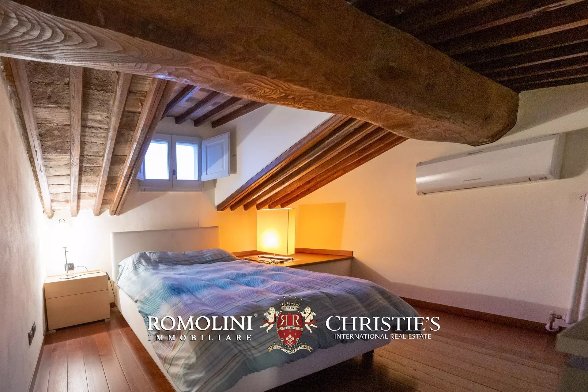 COZY 60-SQM PENTHOUSE FOR SALE IN THE HISTORICAL CENTER OF AREZZO