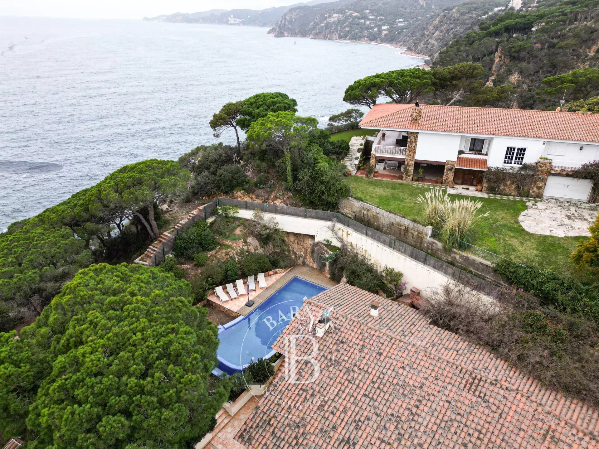 Magnificent villa with sea views in Sant Feliu de Guíxols, Costa Brava - picture 2