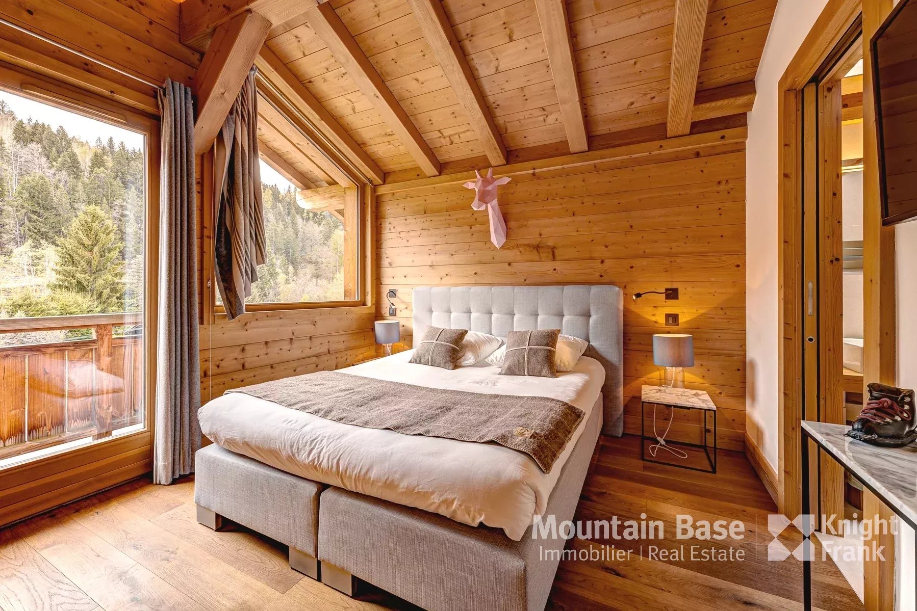 Photo of Beautifully finished 5 bedroom chalet with independent apartment in Les Houches