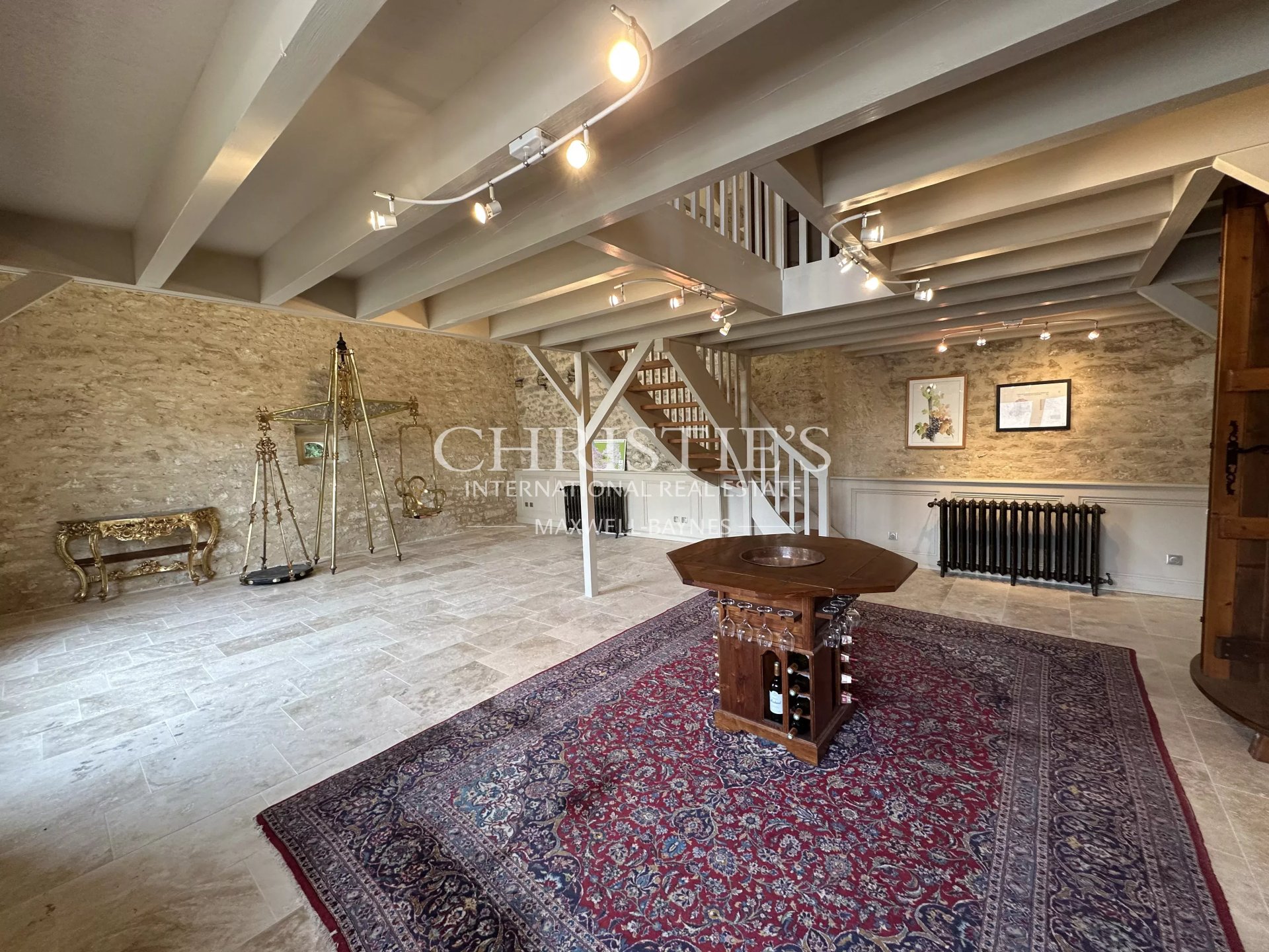 8 Bedroom Vineyard's Image 26