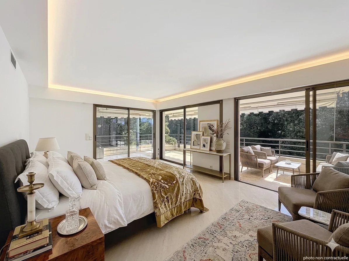  Image of Apartment - 4 Bedrooms for Sale in Alpes-Maritimes-Cannes-France, Image 6