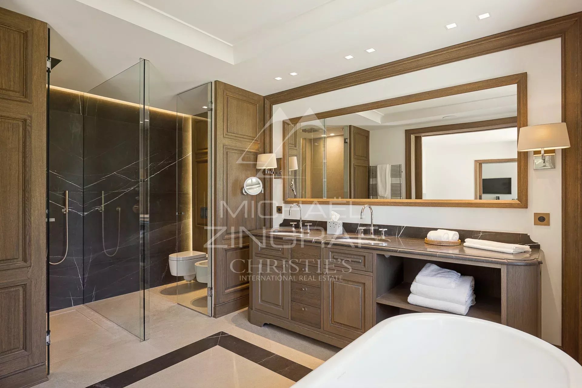 5 Bedroom Villa/Townhouse's Image 6