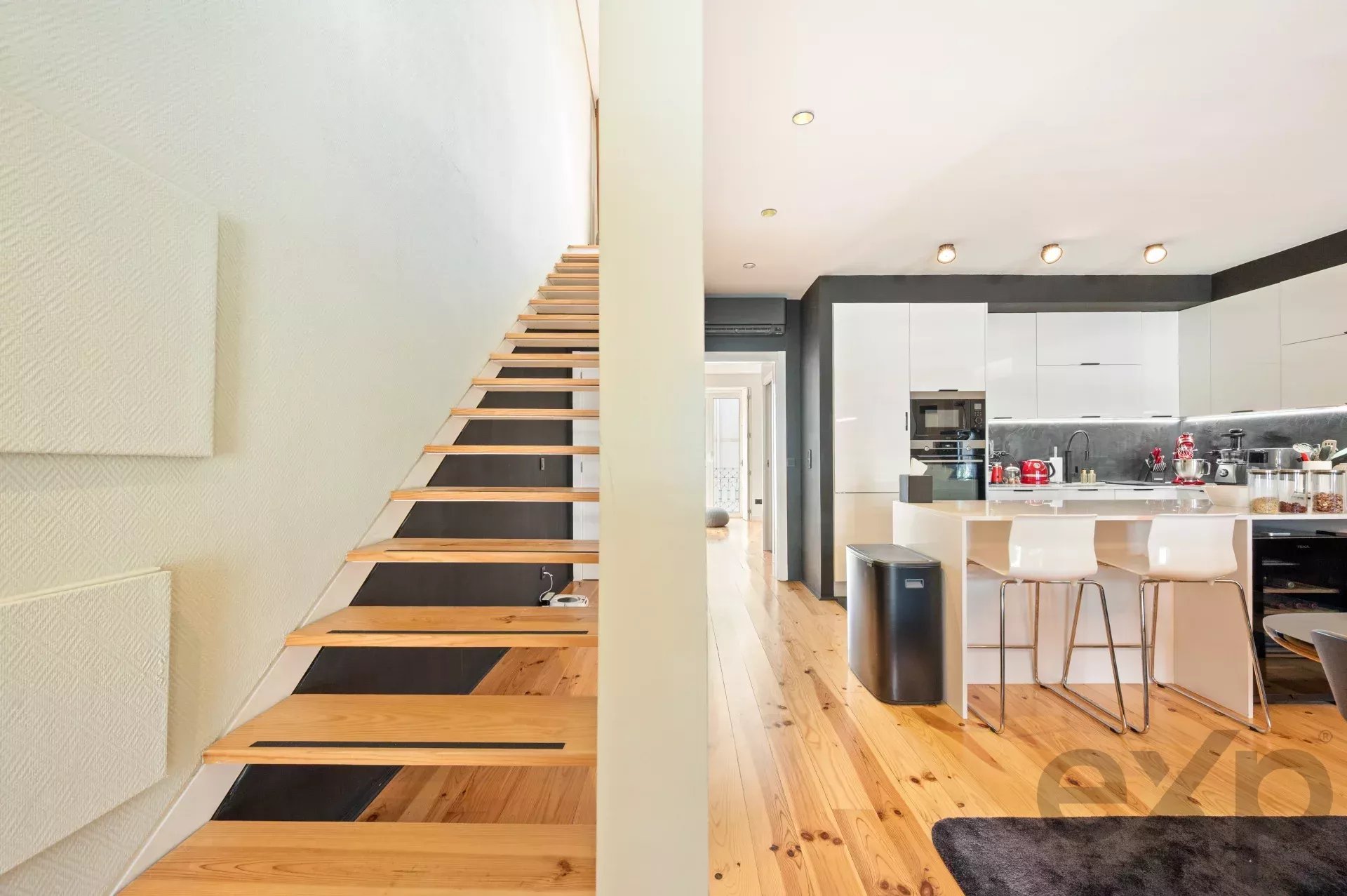 Elegant T2 + 1 Penthouse in Downtown Lisbon 86935832 image 37