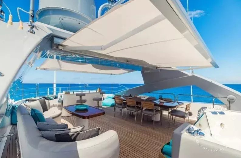 Yacht avec jacuzzi et bar lounge  - Cannes